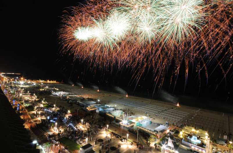 media.riccione-fuochi-d-artificio